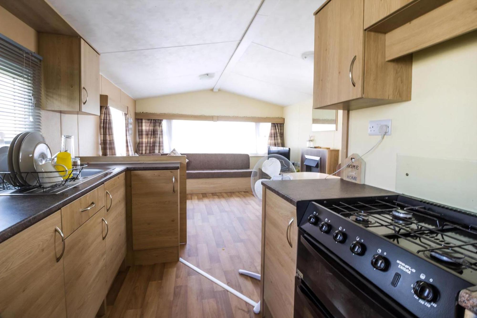 Superb 8 Berth Caravan Near Walton-On-The-Naze In Essex Ref 17175 Exterior photo